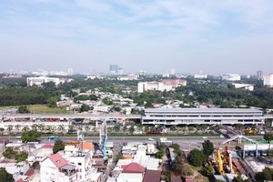 地铁1号线快要落成，但与之连接的交通工程尚未获投资。