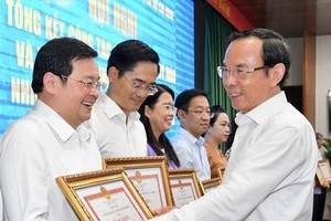 本市良好开展关照市民欢度春节工作