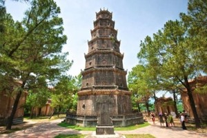 古朴、巍峨的天姥寺。