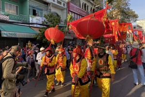 堤城闹元宵 万民同庆贺