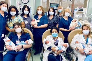 医院工作人员合影。（图：互联网）