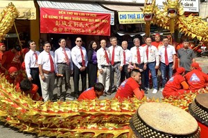 刘氏大宗祠理监事同仁合照留念。