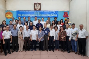 致力发扬各民族文学艺术特色