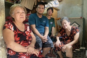 （右起）陈秀真和三女李美玲、长子李嘉喜、大姑林丽珊。