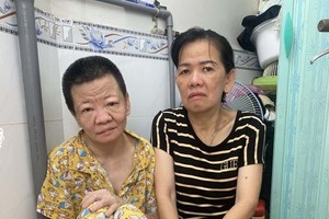 叶玉玲（右）与叶玉婵