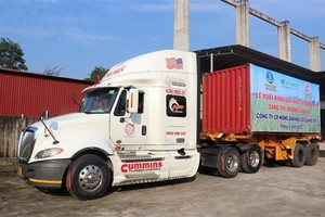 广治有机农产股份公司的集装箱车运送有机大米。（图：越通社）