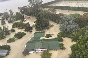 新西兰热带气旋致４死逾千人失联