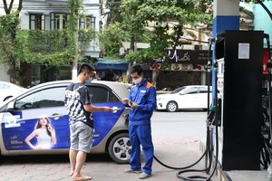 每公升汽油调降320元