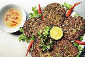 沙蚕煎饼——河内独具一格的美食