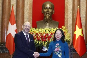 国家代主席接收三国新任大使递交《国书》