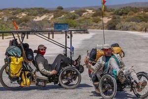 帕尔蒂诺（右）和女伴雷佩德（左）。（图：互联网）