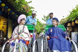 韩国音乐家约瑟夫‧权（右）通过许多艺术产品赢得了音乐爱好者的特别喜爱。