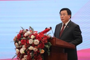 胡志明国家政治学院院长阮春胜在会上致词。（图：曰钟）