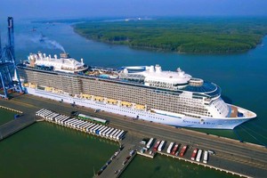 海洋光谱号游轮抵达巴地-头顿省