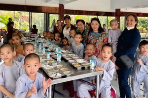 平西市场商贩行善