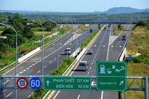 本市-油曳高速公路。（图：共产党电子报）