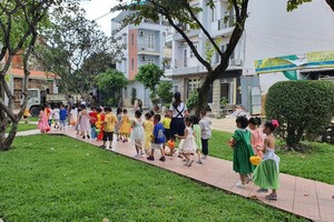 教育儿童是一个要坚持、忍耐、包容及爱心的悠长过程。