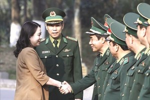 国家代主席探望边防学院