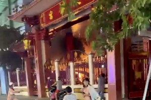 土龙木天后宫右边围墙发生火警。