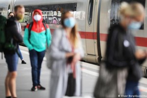 德国已从 2月2日起取消乘坐长途公共交通工具时必须佩戴口罩的规定。（图：Getty Images）