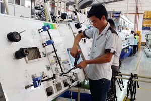 Dongjin Global 公司的汽车零件生产线一隅。（图：越通社）