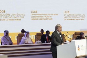 联合国秘书长古特雷斯在卡塔尔多哈举行的最不发达国家集团首脑会议上发表讲话。（图：联合国）