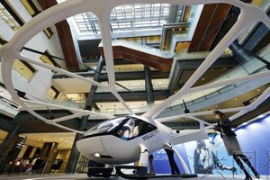 图为在GRAND FRONT大阪展示的“Volocity”实物大小模型。（图：共同社）