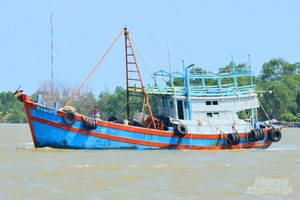一搜渔船正在出海捕捞。
