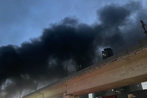 3月12日，位于大田市大德区的韩泰轮胎工厂发生火灾。图为火灾现场。 （图：韩联社）