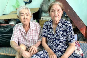 阮文饶（左）和妻子武氏红花。