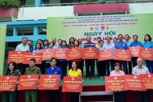 各华人单位赞助为穷人基金