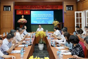 市委书记视察都市整饬工作