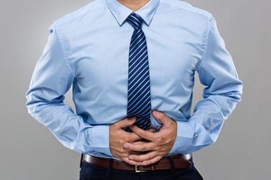 腹胀、便秘、反酸、恶心是什么回事？