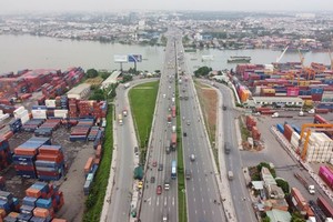 多年来，连接同奈省和胡志明市、平阳省的同奈桥一直处于交通超负荷状态。