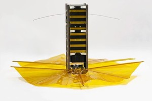 学生用AA电池和20美元微处理器做出微卫星