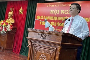 中央宣教部长阮仲义在会议上发表讲话。（图：人民报）