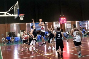 大亚A（白衣）队对决Sammy队一瞥。