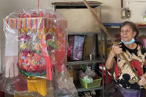 庆添丁，挂喜灯