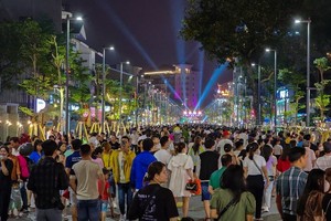 顺化市第三条夜间步行街一景。（图：祖国报）