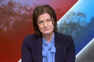 联合国难民署驻英国代表坦南特26日表示，这项法案中涉及的相关措施违反英国政府应该履行的国际法义务。（图：Sky News）