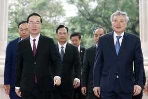 国家主席武文赏与最高人民法院举行工作会议。（图：统一）