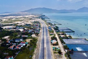 途经庆和省万宁县潭门村的1号国道线正式投入使用。（图：淑仪）