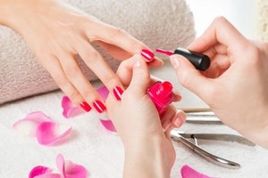 久未卸除引发灰指甲