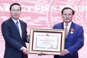 河内落实捍卫祖国策略总结会议