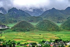 美丽如画的安明。