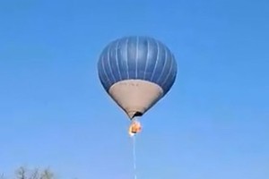 墨西哥热气球起火坠毁致２死３伤