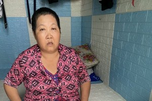 拾荒患病外婆养两孙