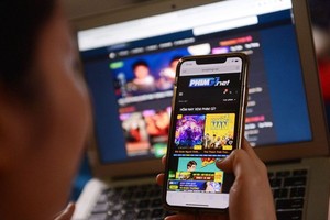 登载盗版影片的网站吸引到很多广告。