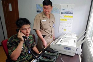 韩朝通过军方通信线路进行的例行通话连续3天未能接通，韩军方表示，将关注朝方通信线路出现问题或拒接电话以表达对韩美联合军演等等抗议的可能性。（图：路透社）