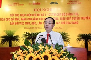 市委副书记阮文孝在会议上致词。（图：越勇）